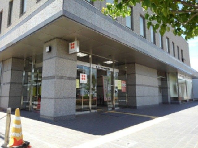 近くの八十二銀行昭和通営業部まで450m（徒歩6分）