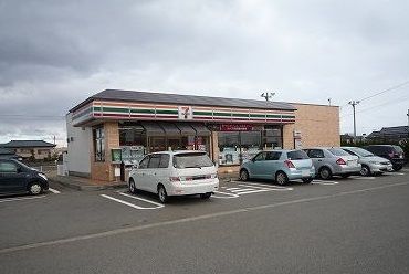 近くのセブンイレブン燕東太田店まで550m(徒歩7分)
