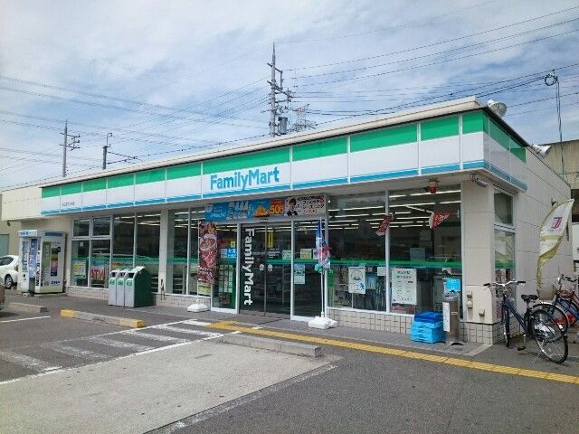近くのコンビニまで290m（徒歩4分）