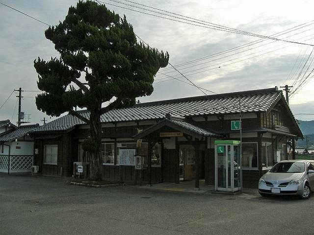 近くの駅まで500m（徒歩7分）