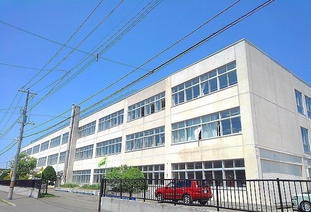 近くの東川下小学校まで1,200m（徒歩15分）