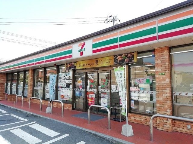 近くのコンビニまで1,300m（徒歩17分）