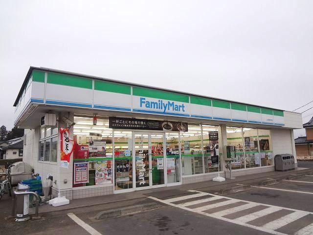 近くのファミリーマート阿見中央店まで450m（徒歩6分）