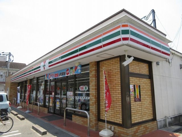 近くのコンビニまで170m（徒歩3分）