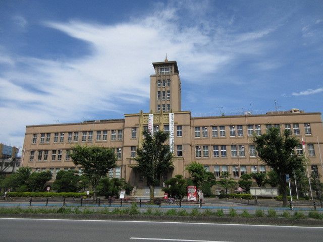 近くの役所まで780m（徒歩10分）