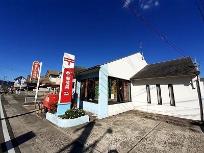近くの牟礼郵便局さんまで700m（徒歩9分）