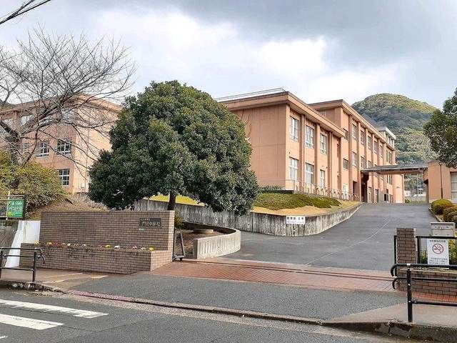 近くの北九州市立　門司中学校まで2,200m（徒歩28分）