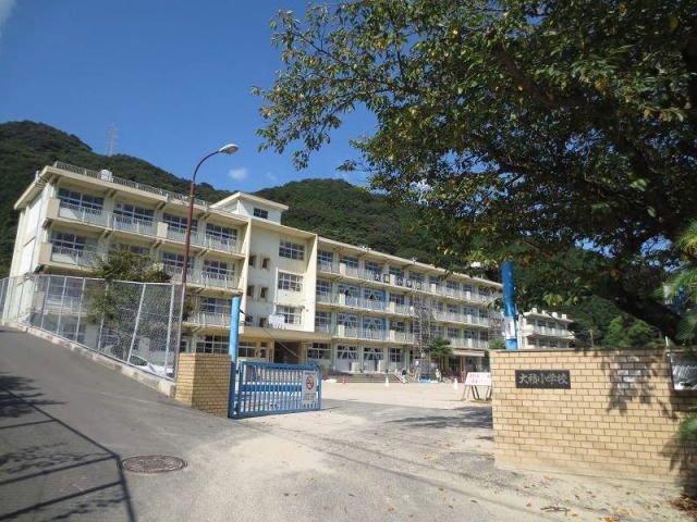 近くの北九州市立 大積小学校まで1,100m（徒歩14分）