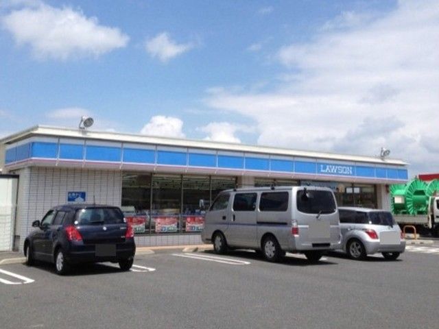 近くのローソン甲南竜法師店まで320m（徒歩4分）