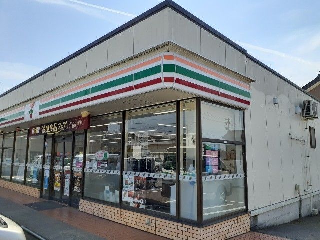 近くのセブンイレブン黒部三日市店まで180m(徒歩3分)