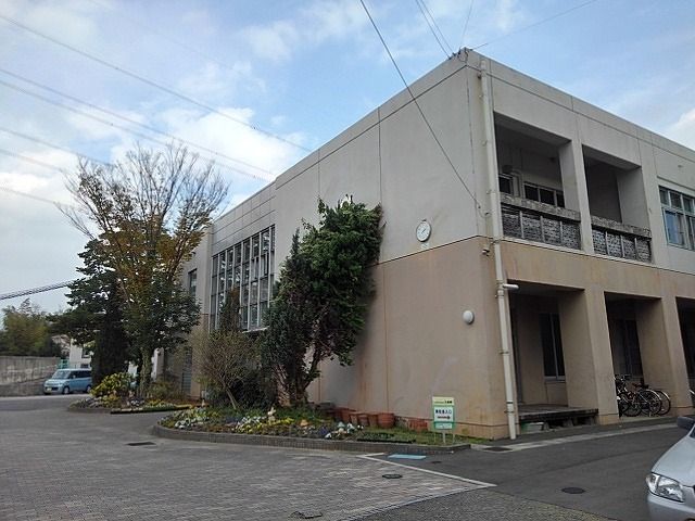 近くの小学校まで400m（徒歩5分）