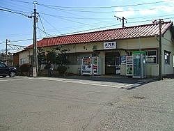 近くの大門駅まで600m（徒歩8分）