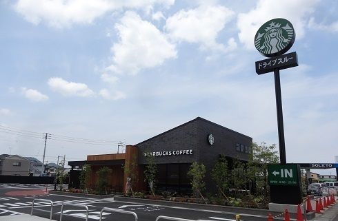 近くの飲食店まで750m（徒歩10分）