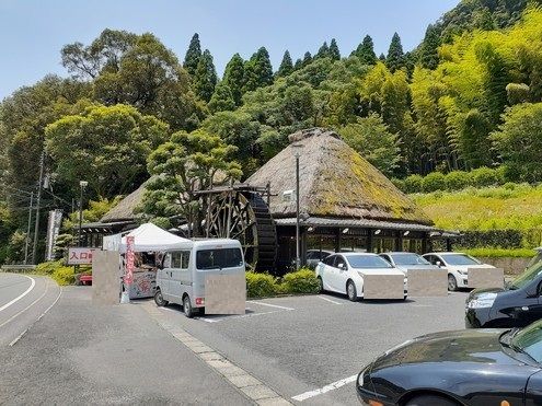 近くの飲食店まで6,000m（徒歩75分）