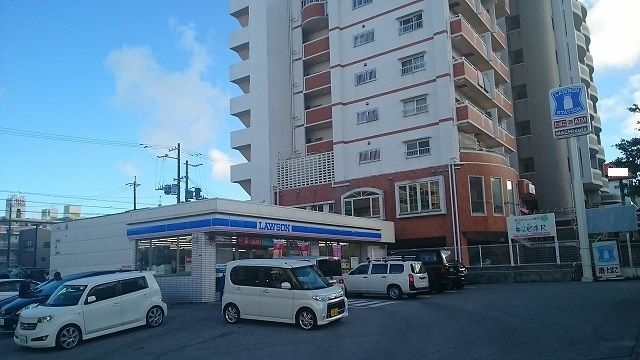近くのローソン那覇天久店まで200m(徒歩3分)