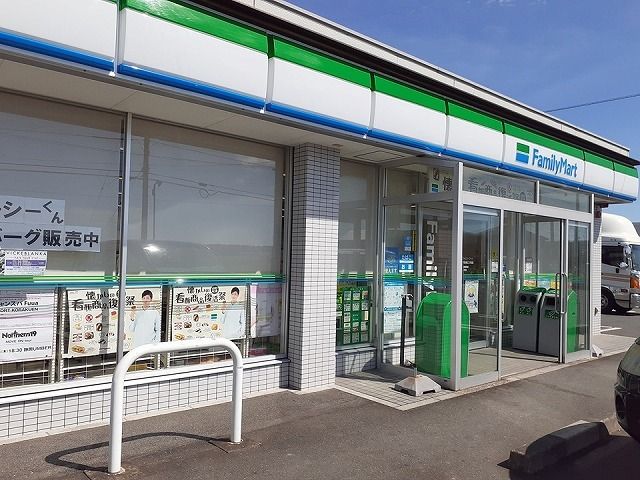 近くのファミリーマート浜松細江三和店まで400m(徒歩5分)