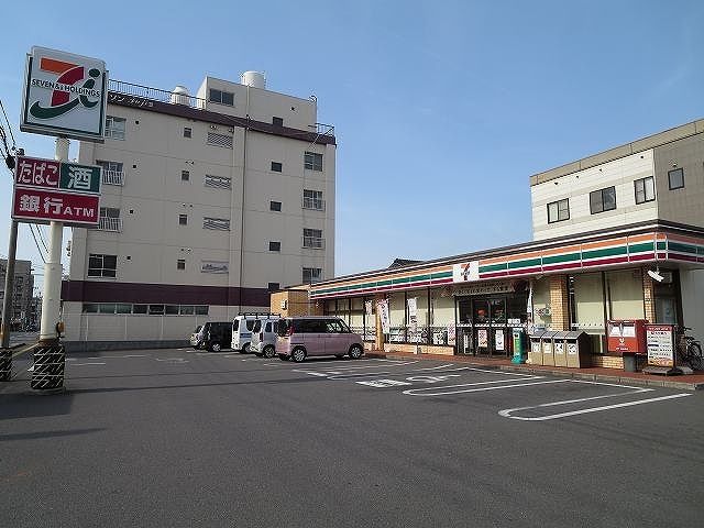 近くのコンビニまで450m（徒歩6分）