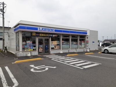 近くのローソン前橋川曲店まで350m（徒歩5分）