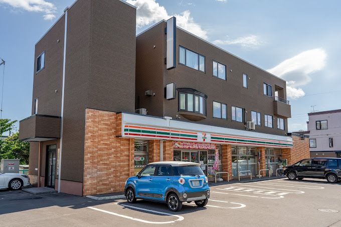 近くのセブン-イレブン 札幌富丘1条まで500m(徒歩7分)