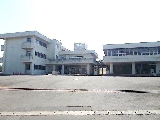 近くの栗原市立宮野小学校まで1,600m（徒歩20分）