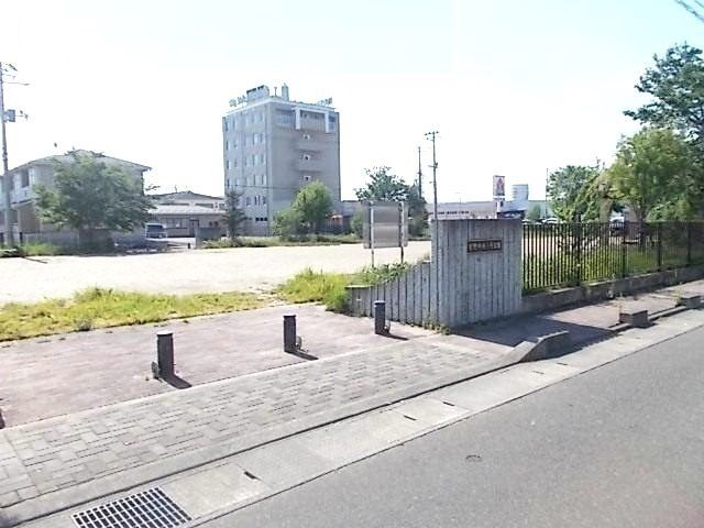 近くの築館宮野中央１号公園まで6m（徒歩1分）