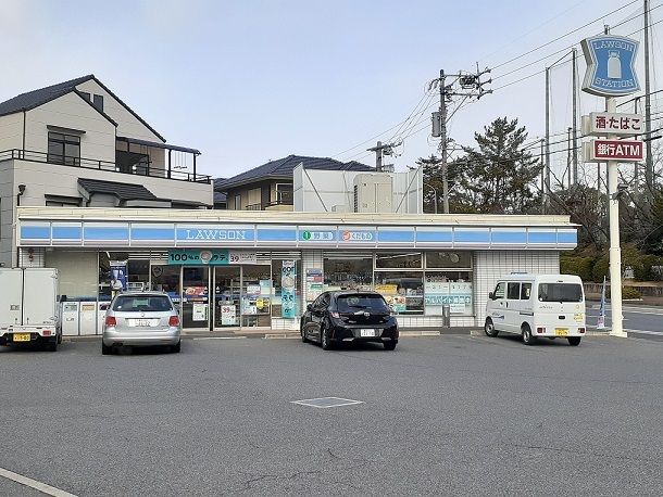 近くのコンビニまで900m（徒歩12分）