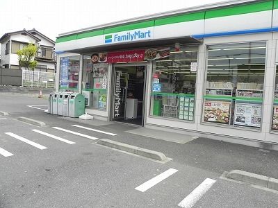 近くのファミリーマート柏高田店まで220m（徒歩3分）