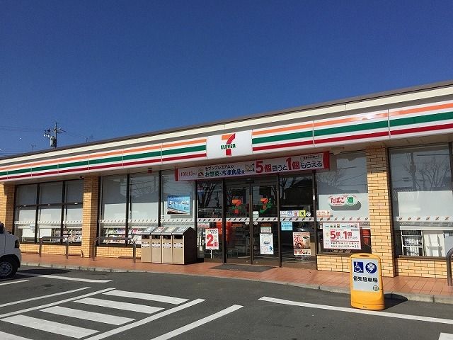 近くのコンビニまで850m（徒歩11分）