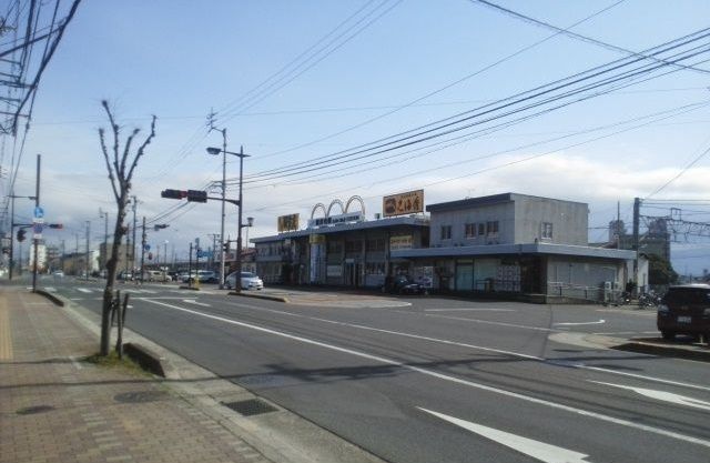 近くのJR観音寺駅まで2,800m（徒歩35分）