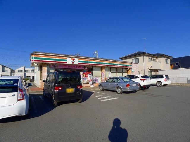近くのセブンイレブン館林花山町店まで500m(徒歩7分)
