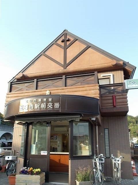 近くの五日市駅前交番まで700m（徒歩9分）