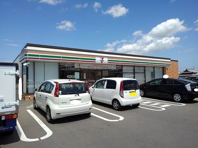 近くのセブンイレブン観音寺出作店まで800m(徒歩10分)
