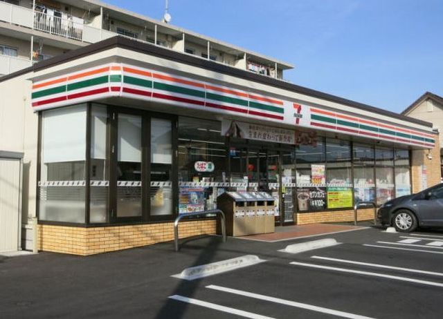 近くのセブン-イレブン 岡崎六名東町まで800m（徒歩10分）