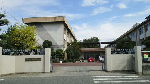近くの城南中学校まで1,100m(徒歩14分)
