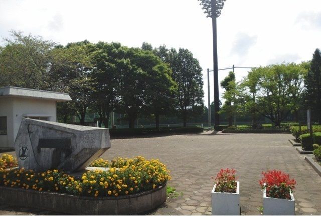 近くの富里中央公園まで1,500m(徒歩19分)