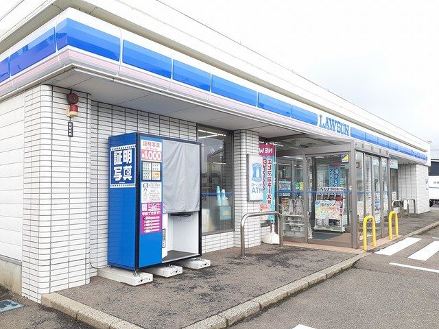 近くのコンビニまで50m（徒歩1分）