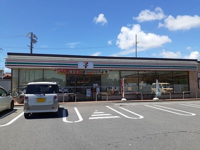 近くのコンビニまで650m（徒歩9分）