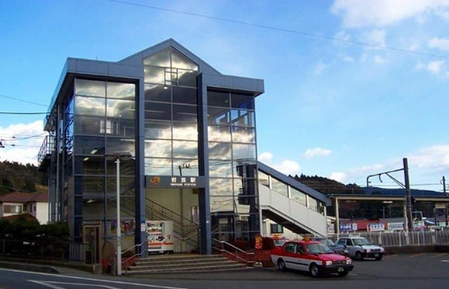 近くの岩波駅まで300m（徒歩4分）