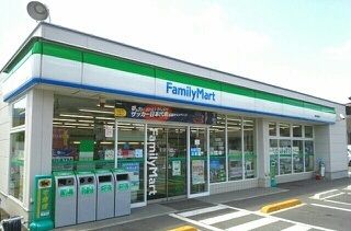 近くのコンビニまで370m（徒歩5分）