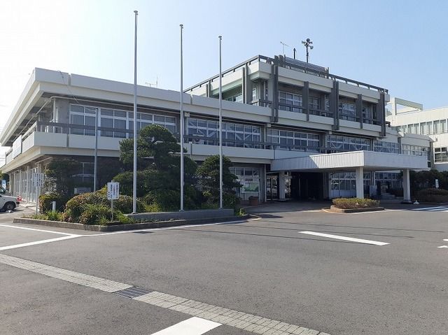 近くの役所まで1,900m（徒歩24分）