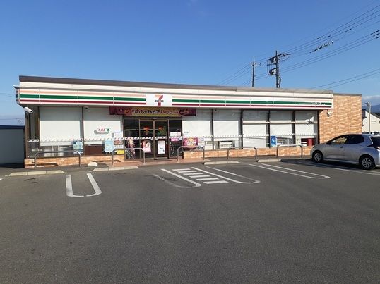 近くのセブンイレブン若草加賀美店まで550m(徒歩7分)