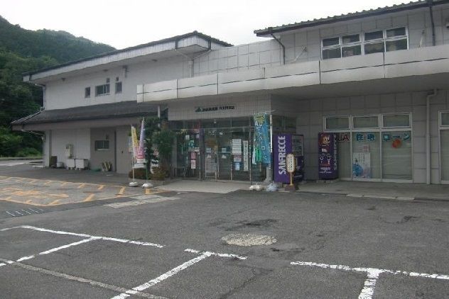 近くの銀行まで3,500m（徒歩44分）