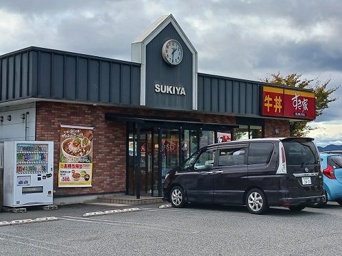 近くの飲食店まで800m（徒歩10分）
