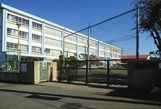 近くの円蔵小学校まで230m（徒歩3分）