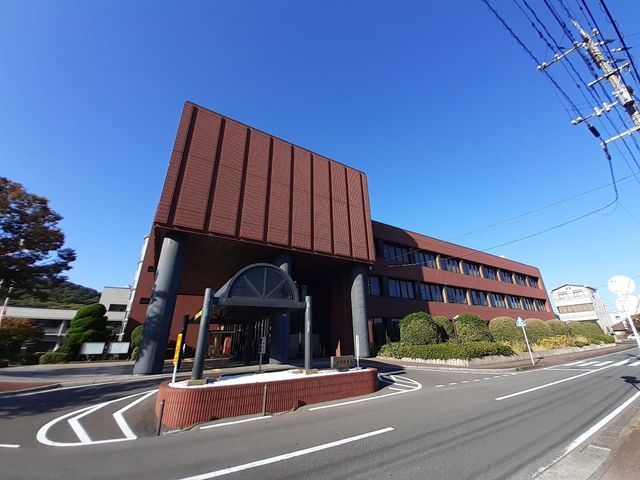 近くの水巻町役場まで2,200m(徒歩28分)