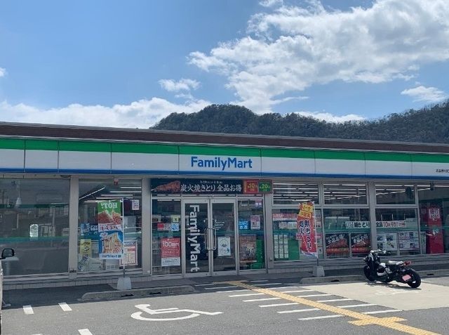 近くのファミリーマート西脇野村店まで350m（徒歩5分）