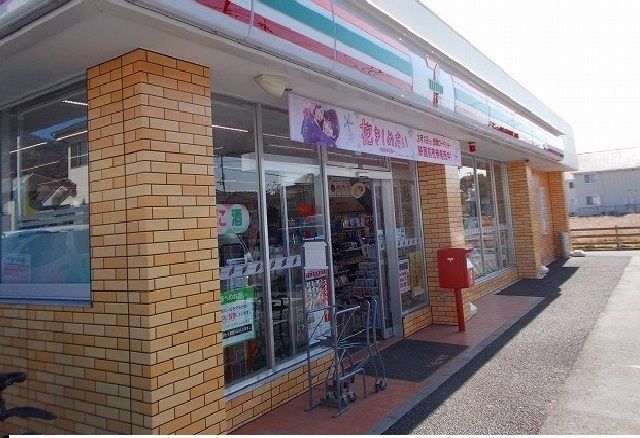 近くのコンビニまで750m（徒歩10分）