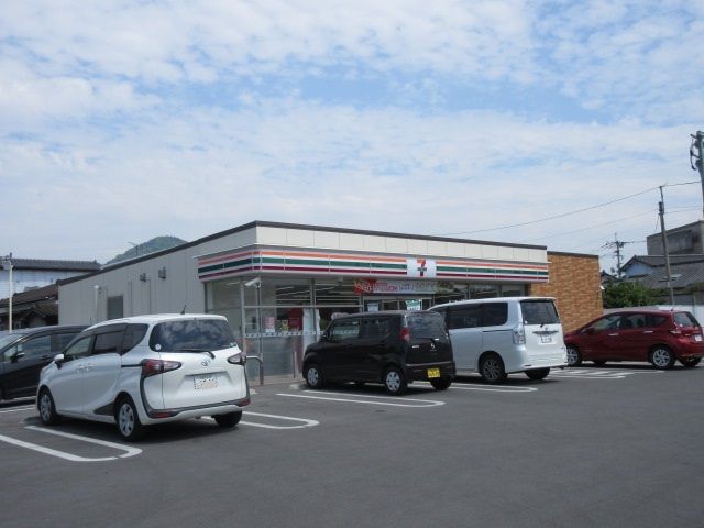 近くのセブンイレブンまで440m（徒歩6分）