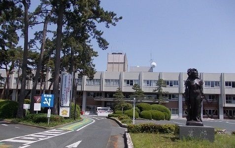 近くの豊川市役所まで610m(徒歩8分)