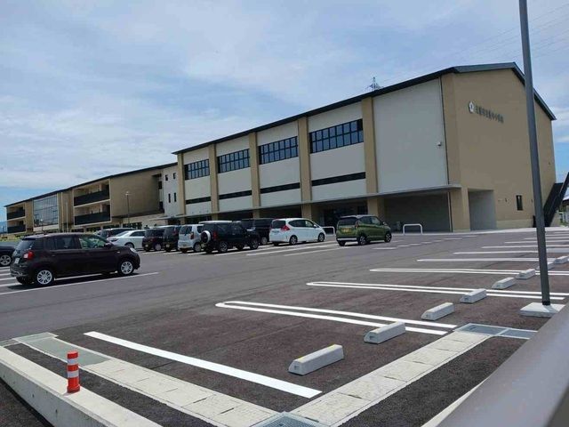 近くの三豊市立本山小学校まで850m(徒歩11分)